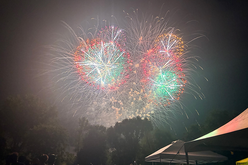 Green Red Yellow Fireworks 2